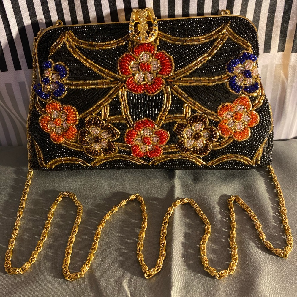 Vintage Black Hand-beaded floral purse w/chain